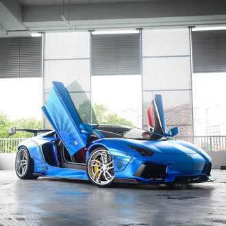 Liberty Walk Body Kit on Blue Lamborghini Aventador - Photo by PUR Wheels