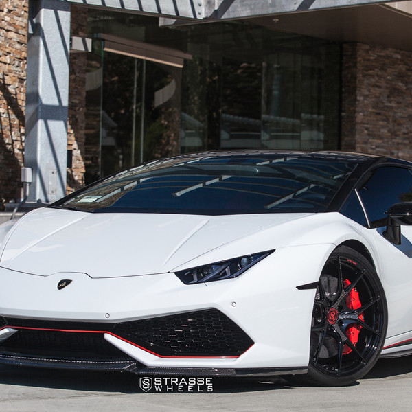 Dark Smoke Headlights on White Lamborghini Huracan - Photo by Strasse Forged