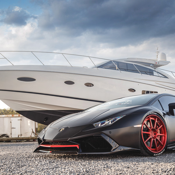 Black Lamborghini Huracan with Pirelli Tires - Photo by Rennen International