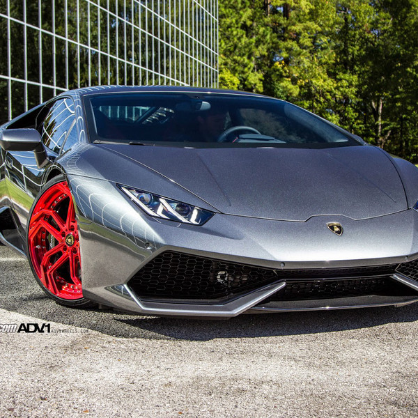 Lamborghini Huracan With Screaming Red Custom Wheels - Photo by ADV.1