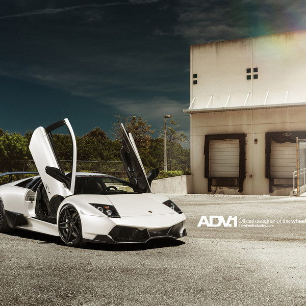 Vertical Doors on White Lamborghini Murcielago - Photo by ADV.1