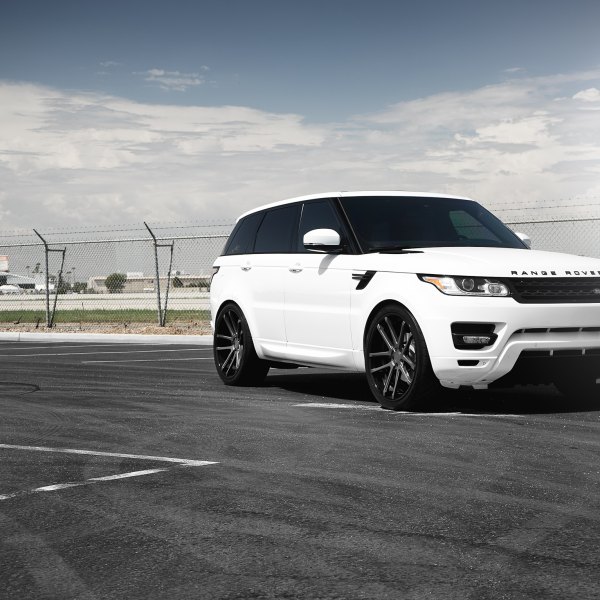 White Range Rover Sport with Custom Bumper Guard - Photo by Rotiform