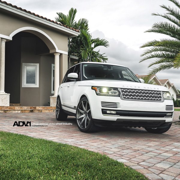 Aftermarket Headlights on White Range Rover - Photo by ADV.1