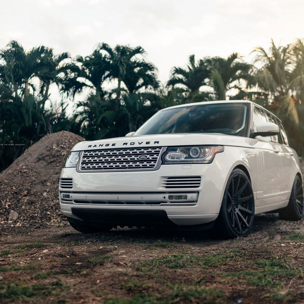 Black Bumper Guard on White Lowered Range Rover - Photo by ADV.1