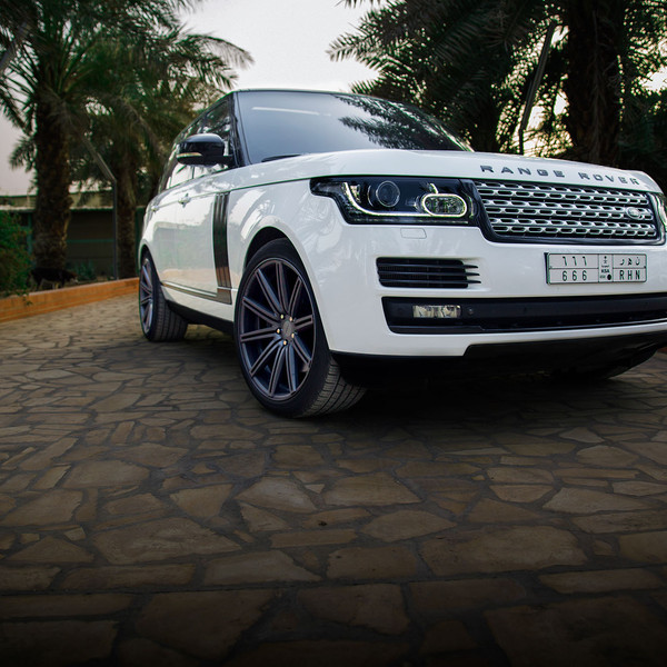 Classy Vossen Wheels on a Gorgeous Range Rover Vogue - Photo by Vossen