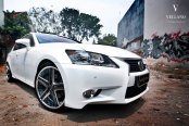 Elegance Knows No Limits: White Lexus GS on 5 Spoke Stylish Wheels