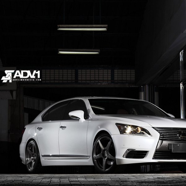 White Lexus LS with Blacked Out Grille - Photo by ADV.1