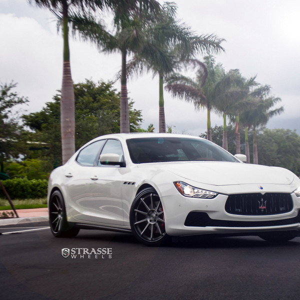 Aftermarket Front Lip on White Maserati Ghibli - Photo by Strasse Forged