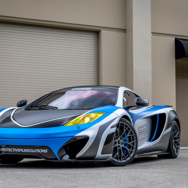 Blue McLaren 12C with Aftermarket Yellow Headlights - Photo by Vorstiner