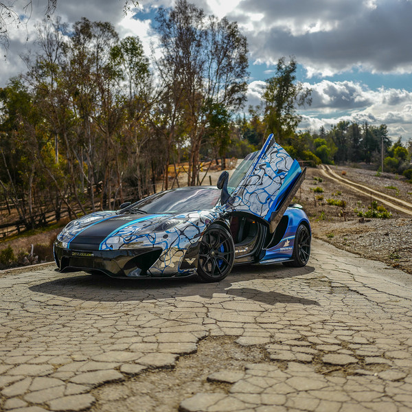Vertical Doors on Custom Painted McLaren 12C - Photo by Vorstiner