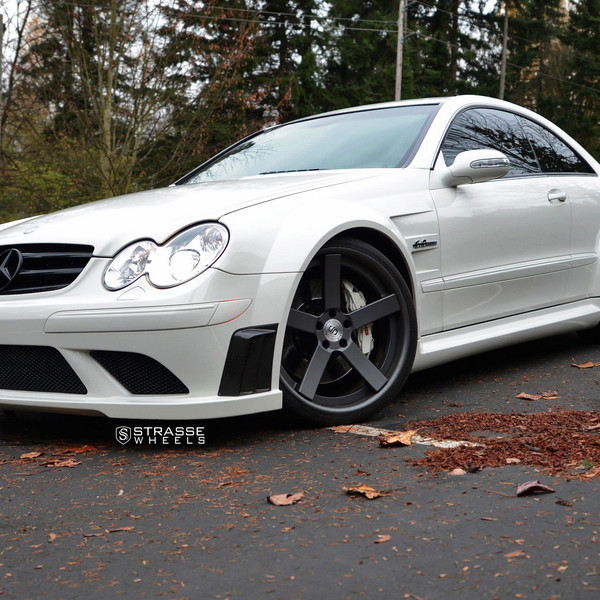 Blacked Out Grille on White Mercedes CLK-Class - Photo by Strasse Forged