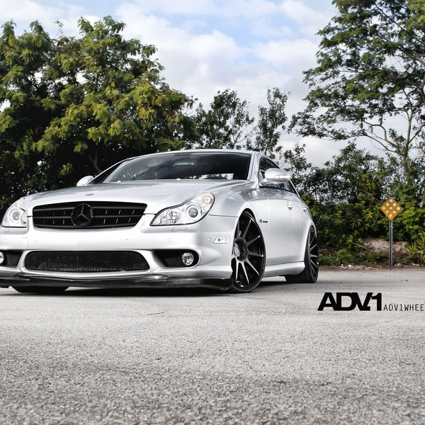 Low-Flying German Fighter Jet - Mercedes CLS on Custom Rims - Photo by ADV.1