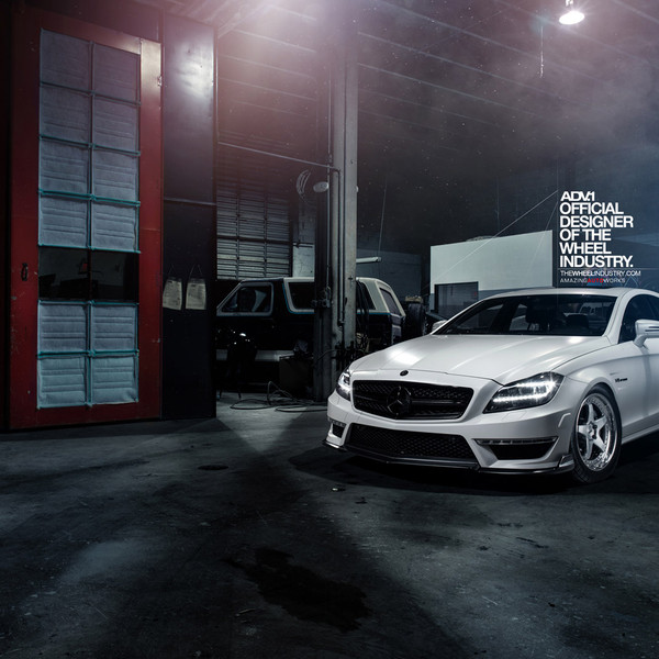 Quintessence of Luxury - Diamond White Benz on Custom Rims - Photo by ADV.1