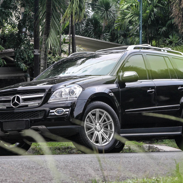 Black Mercedes GL Class with Custom Front Bumper Cover - Photo by Vossen