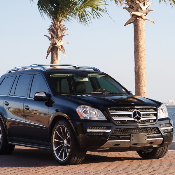 Black Mercedes GL with Base Rack System - Photo by Vossen