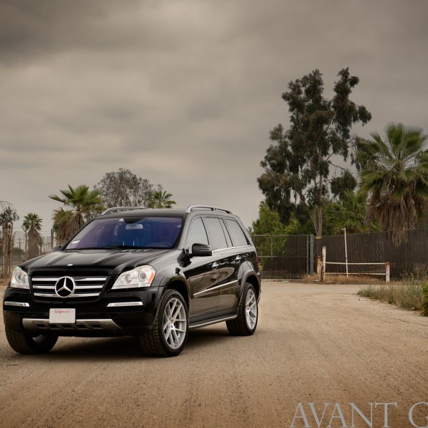 Black Mercedes GL-Class with Chrome Grille - Photo by Avant Garde Wheels