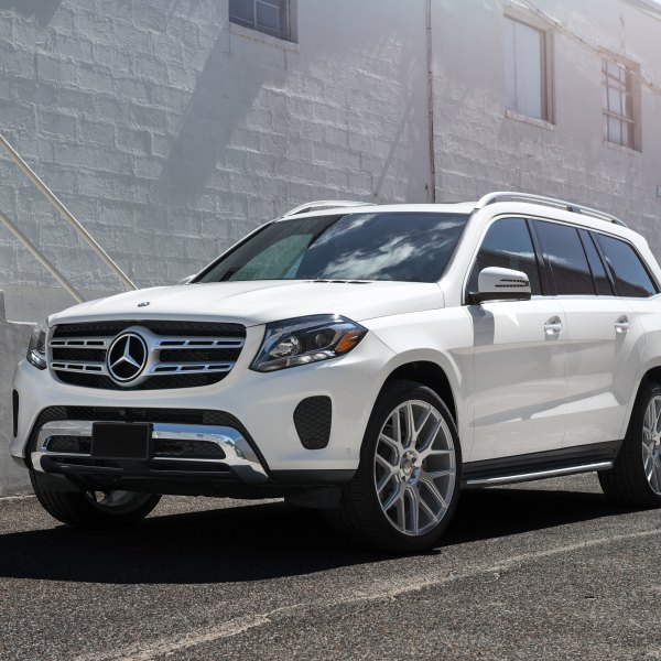 White Mercedes GLS with Chrome Bumper Guard - Photo by Niche