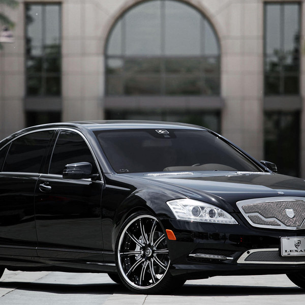 22 Inch Lexani Forged Wheels on Mercedes S-Class - Photo by Lexani