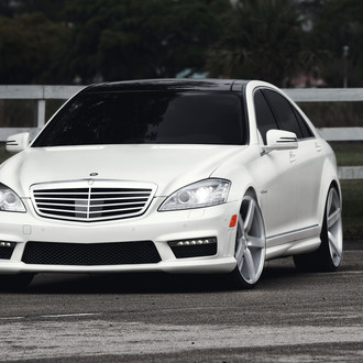Diamond White Perfection - Mercedes S63 AMG Rocking Custom Wheels