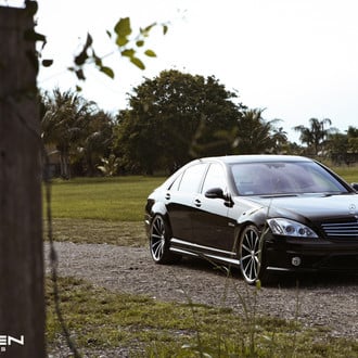 Bold Mercedes S-Class Put on Machined Rims by Vossen