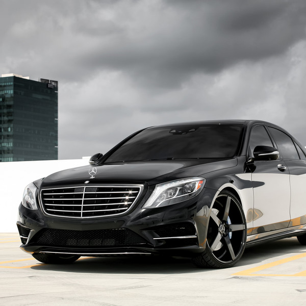 Sinister Mercedes S-Class With Blue Brake Calipers - Photo by Exclusive Motoring