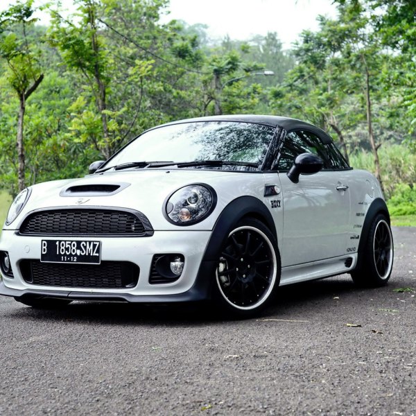 White Debadged Mini Cooper with Black Accents - Photo by ADV.1