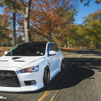 White Stanced Mitsubishi Evolution Gets a Distinctive Look with Custom Front Lip