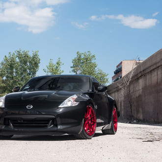 Another Black 370z on Red Rohana RF2 Wheels - Photo by Rohana Wheels