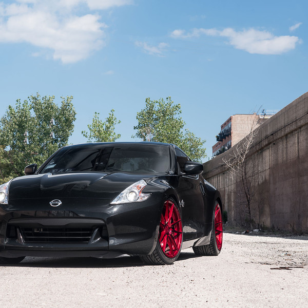 Another Black 370z on Red Rohana RF2 Wheels - Photo by Rohana Wheels