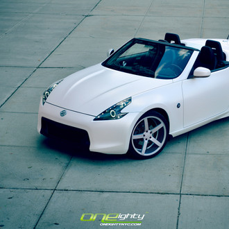 Snow Leopard: Customized White Convertible Nissan 370Z