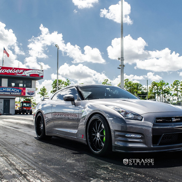 Front Bumper with LED Lights on Gray Nissan GT-R - Photo by Strasse Forged