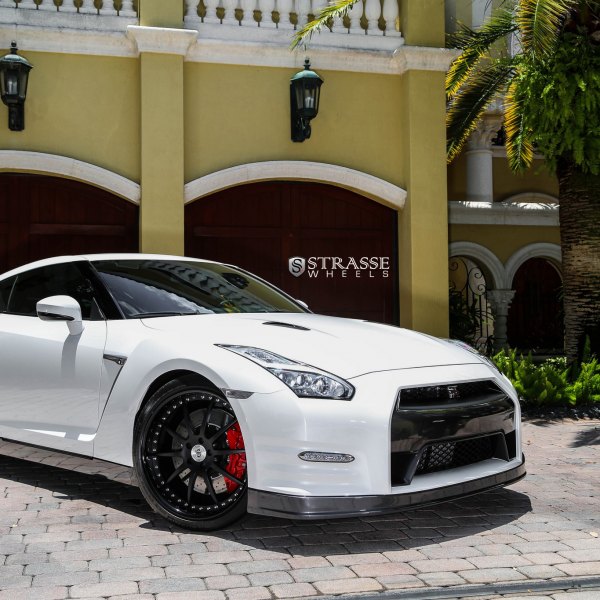 White Nissan GT-R with Aftermarket Vented Hood - Photo by Strasse Forged