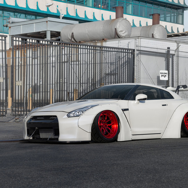 Nissan GT-R Air Runner With Candy Red Nero 3 Piece Wheels - Photo by Niche
