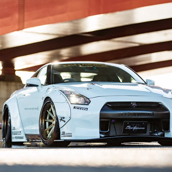 Widebody Fenders by Liberty Walk on a Diamond White GT-R - Photo by Vossen