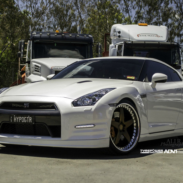 White Pearl Nissan GT-R with Custom Body Kit - Photo by ADV.1