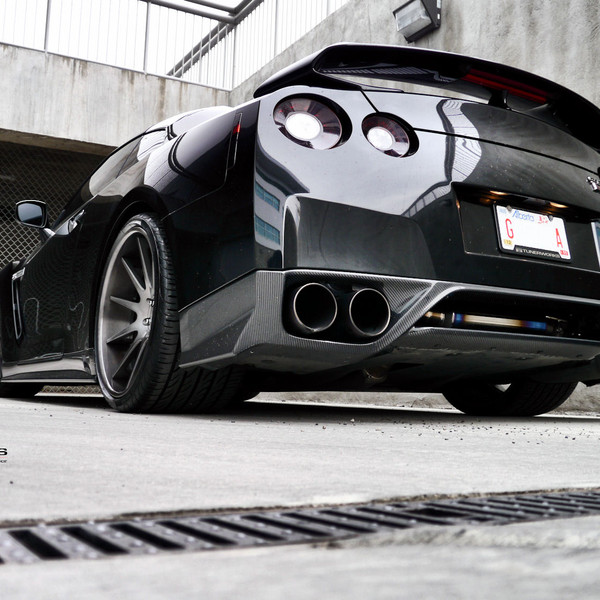Black Nissan GT-R with Carbon Fiber Rear Diffuser - Photo by ADV.1