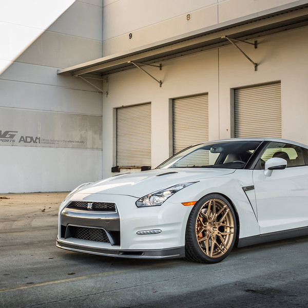 Crystal Clear Headlights on White Nissan GT-R - Photo by ADV.1