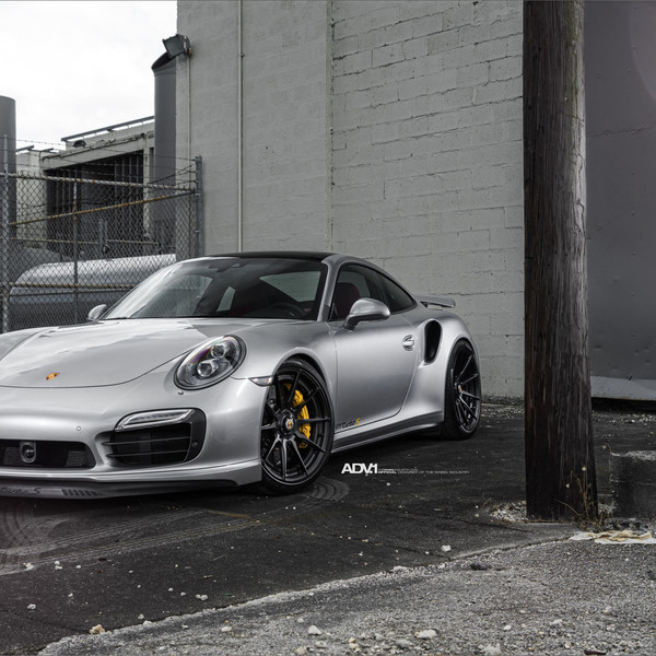 Front Bumper with LED Lights on Silver Porsche 911 - Photo by ADV.1