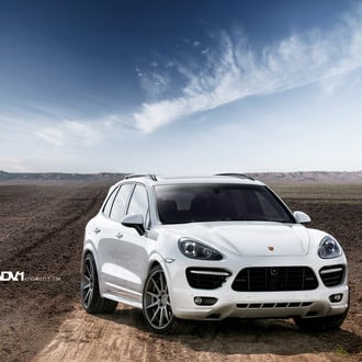 Flawless Customization for White Porsche Cayenne