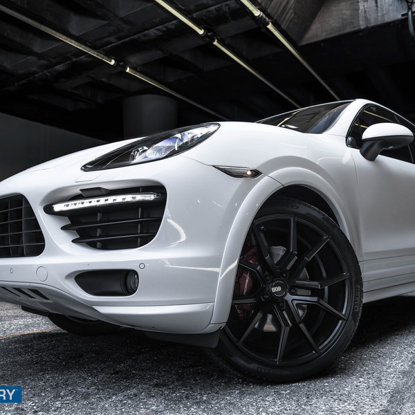 Black XO Luxury Verona Rims on Porsche Cayenne GTS - Photo by XO Luxury