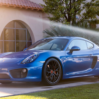 Electric Blue Porsche Cayman Gets Upgraded with Accessories