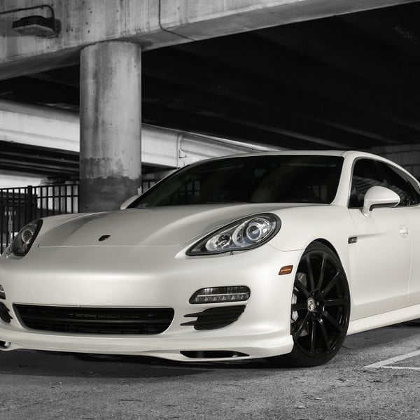 Porsche Panamera With a Fine Stance - Photo by Exclusive Motoring