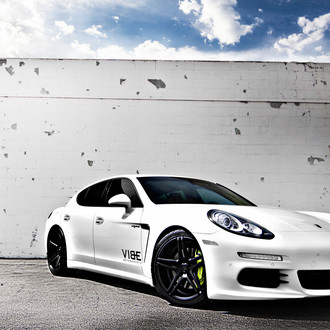 Porsche Panamera Hybrid on Caracas XO Luxury Wheels - Photo by XO Luxury