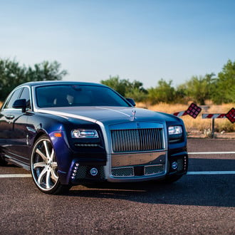 Chrome Grille on Blue Rolls Royce Ghost - Photo by Forgiato