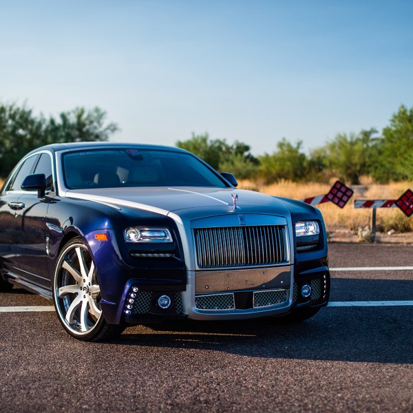 Chrome Grille on Blue Rolls Royce Ghost - Photo by Forgiato