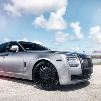 Striking Effect of Blacked Out Grille on Silver Rolls Royce Ghost