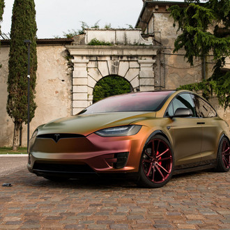 Chameleon Tesla Model X with Dark Smoke Headlights - Photo by Vossen