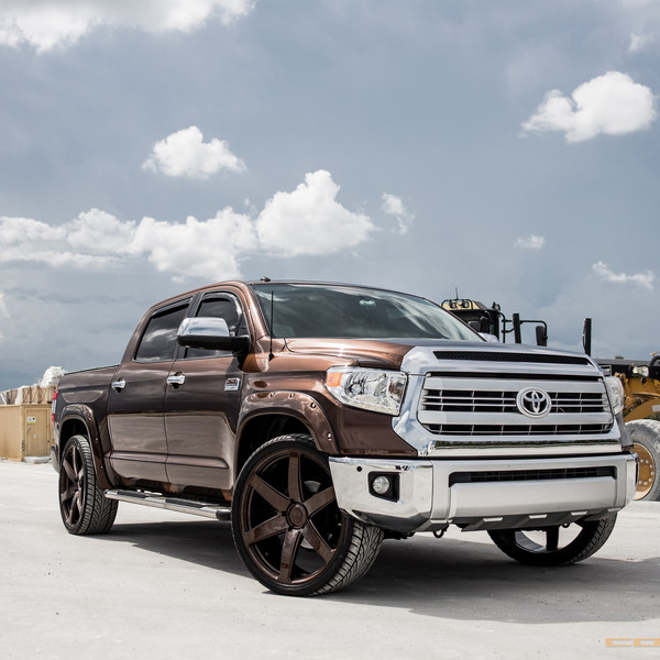 Street Scene Tundra Truck on Beautiful Concavo CW-6 Rims - Photo by Concavo