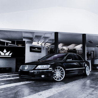 Front Bumper with Fog Lights on Black VW Phaeton - Photo by JR Wheels