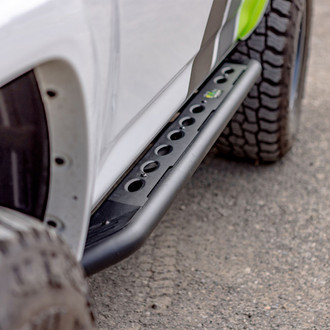 Ironman 4x4® - Raid Black Side Steps